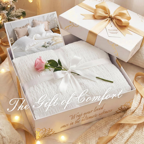JOLLYVOGUE king set includes comforter and two pillow shams in matching style.