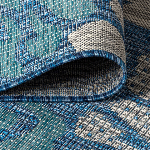 Jonathan Y durable indoor-outdoor rug stays put with machine-woven construction.