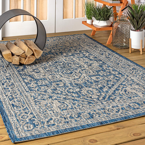 Jonathan Y flatweave polypropylene rug provides easy cleaning for busy entryways