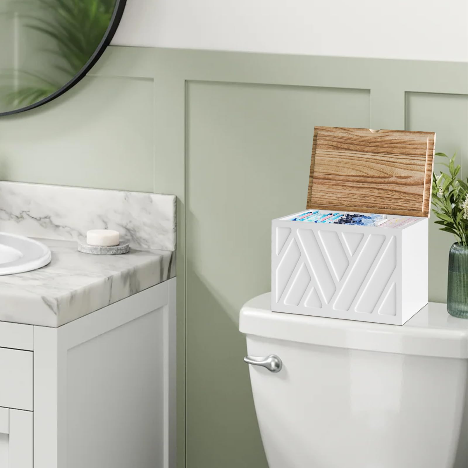 Jorkol detachable U-shaped partitions show configurable space for larger items.