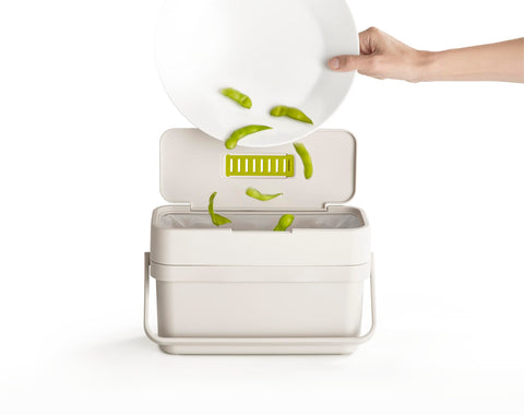 Compo Easy-Fill bin with wide opening enables easy plate scraping.