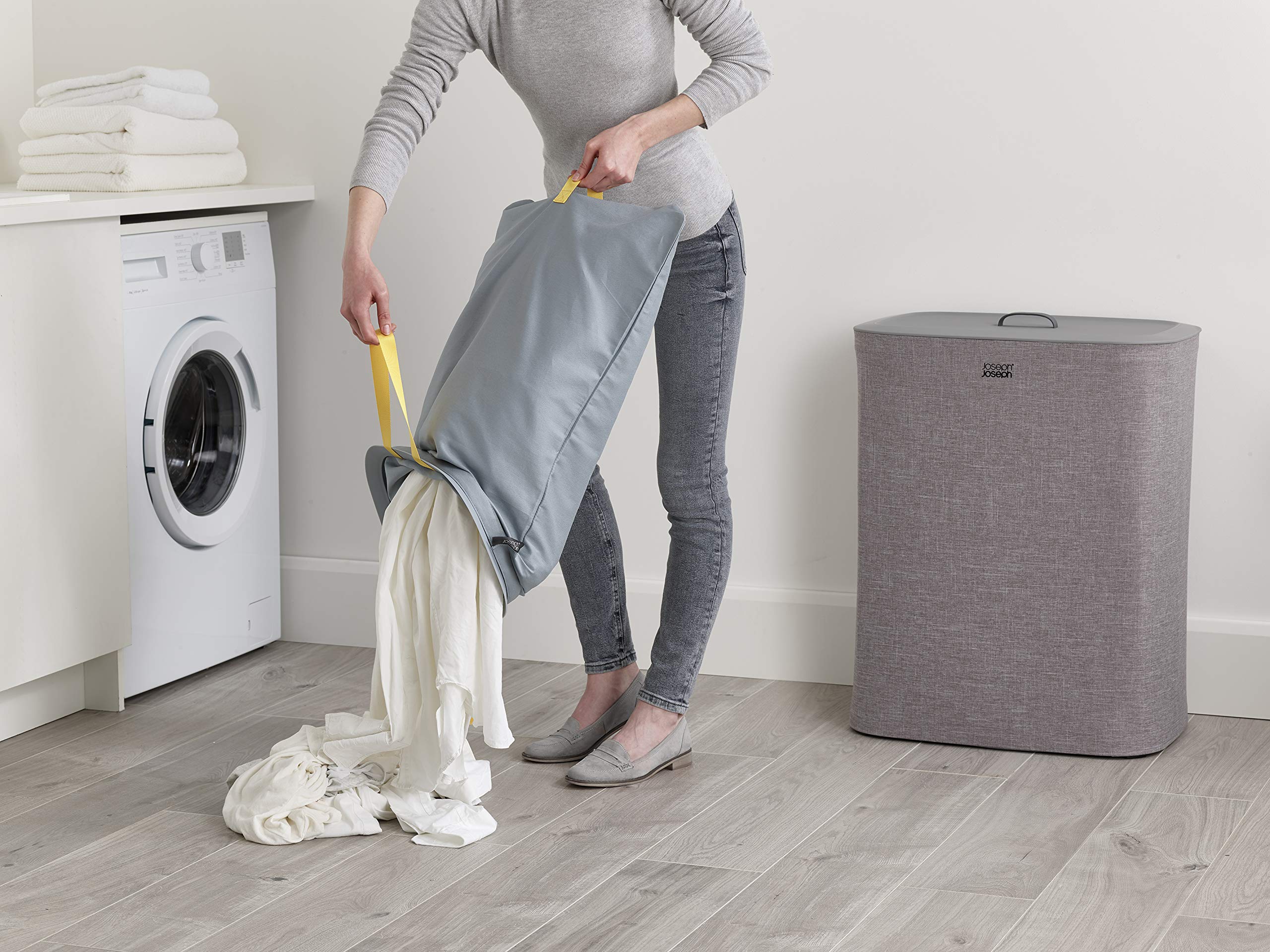 Top bag handles for easy transport with Joseph Joseph Tota