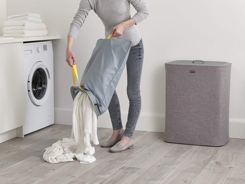 Top bag handles for easy transport with Joseph Joseph Tota