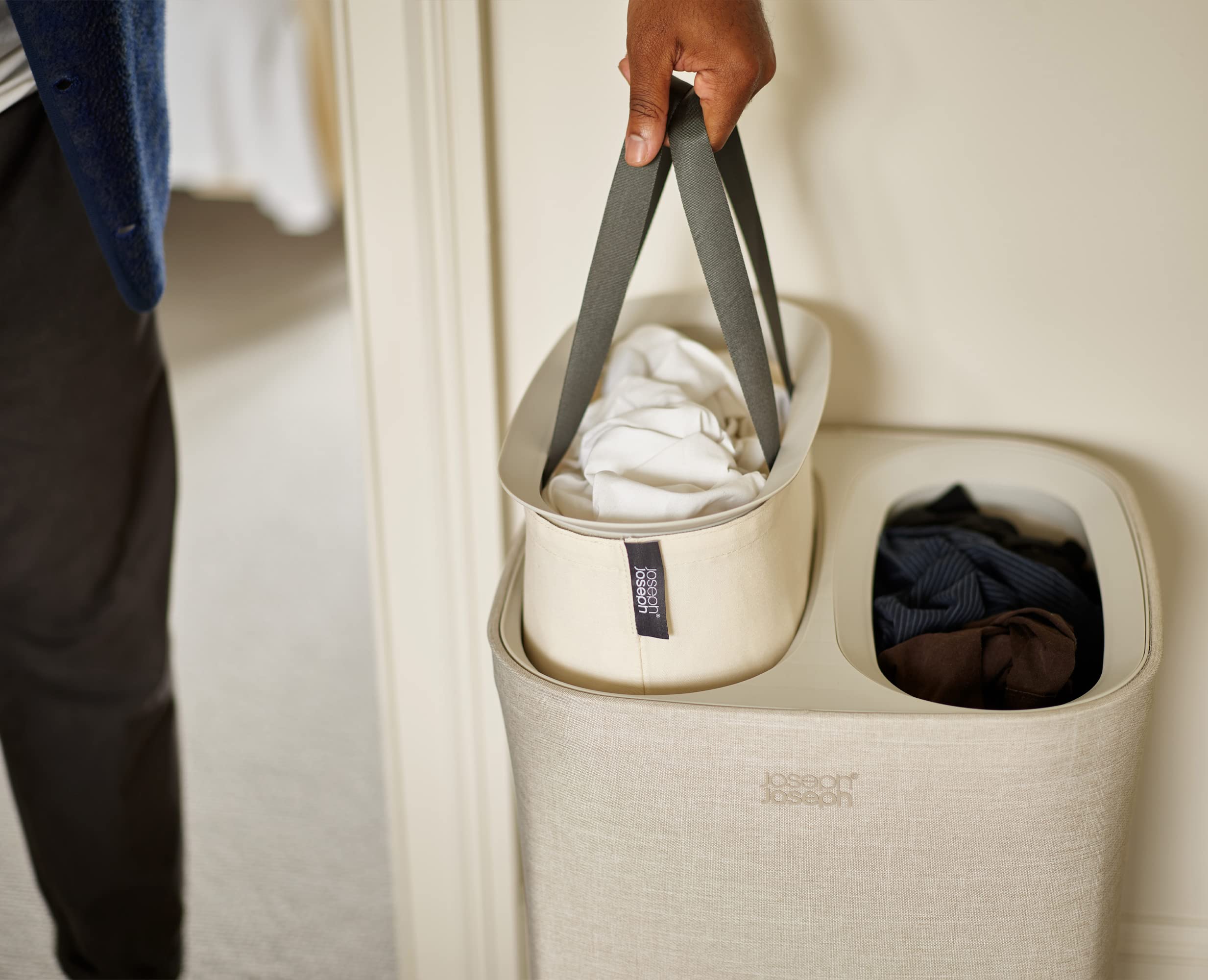 Joseph Joseph Tota base features a helper handle to simplify emptying.