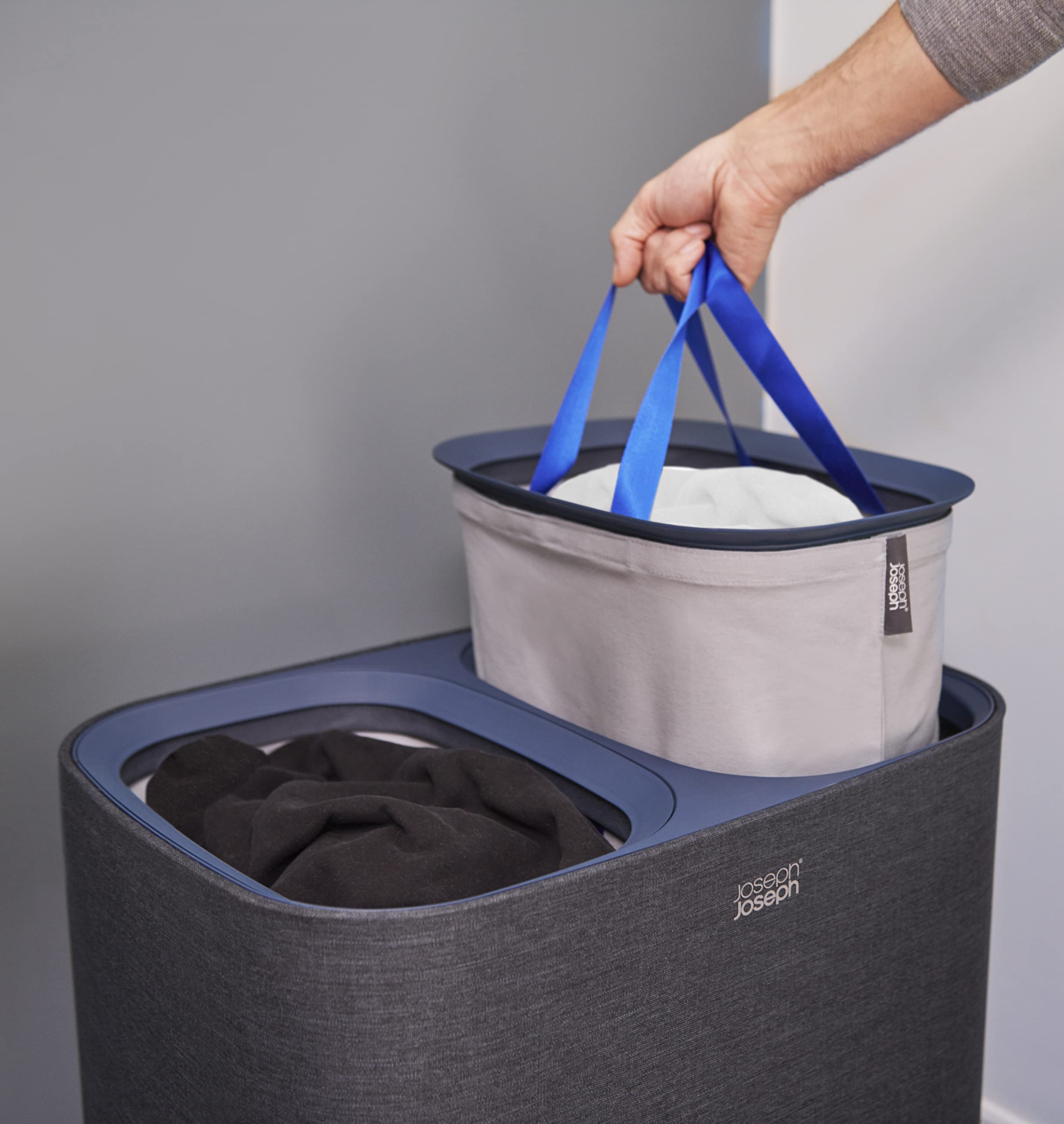 Joseph Joseph Tota base helper handle aids lifting and emptying bags