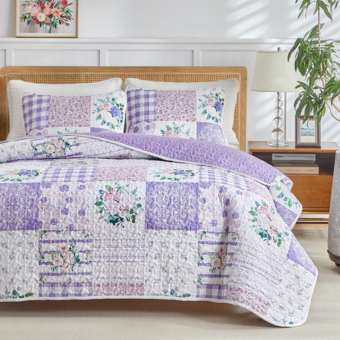 Joyreap microfiber quilt offers a smooth breathable surface for all season comfort.
