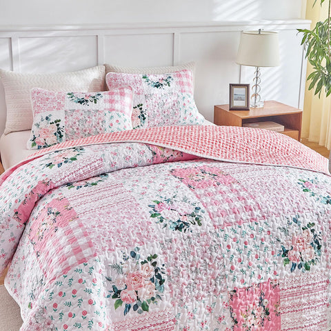 Joyreap pillow sham side view on bed.