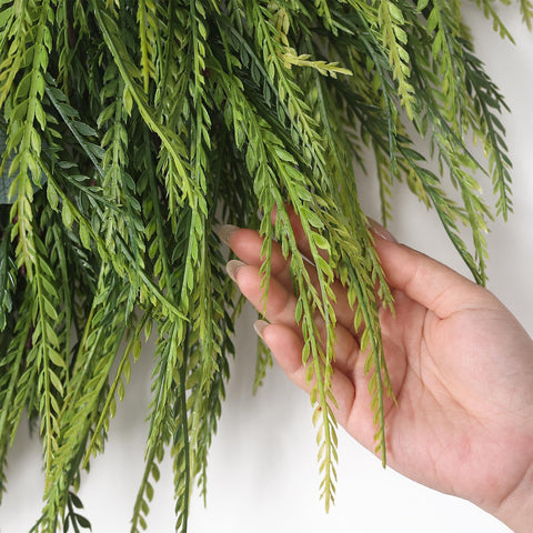 Juxdp 26-inch wreath is outdoor-ready and UV-resistant
