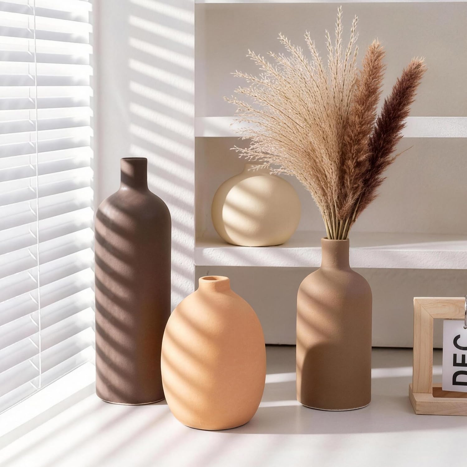 JXINDUJU anti-slip base protects furniture surfaces.