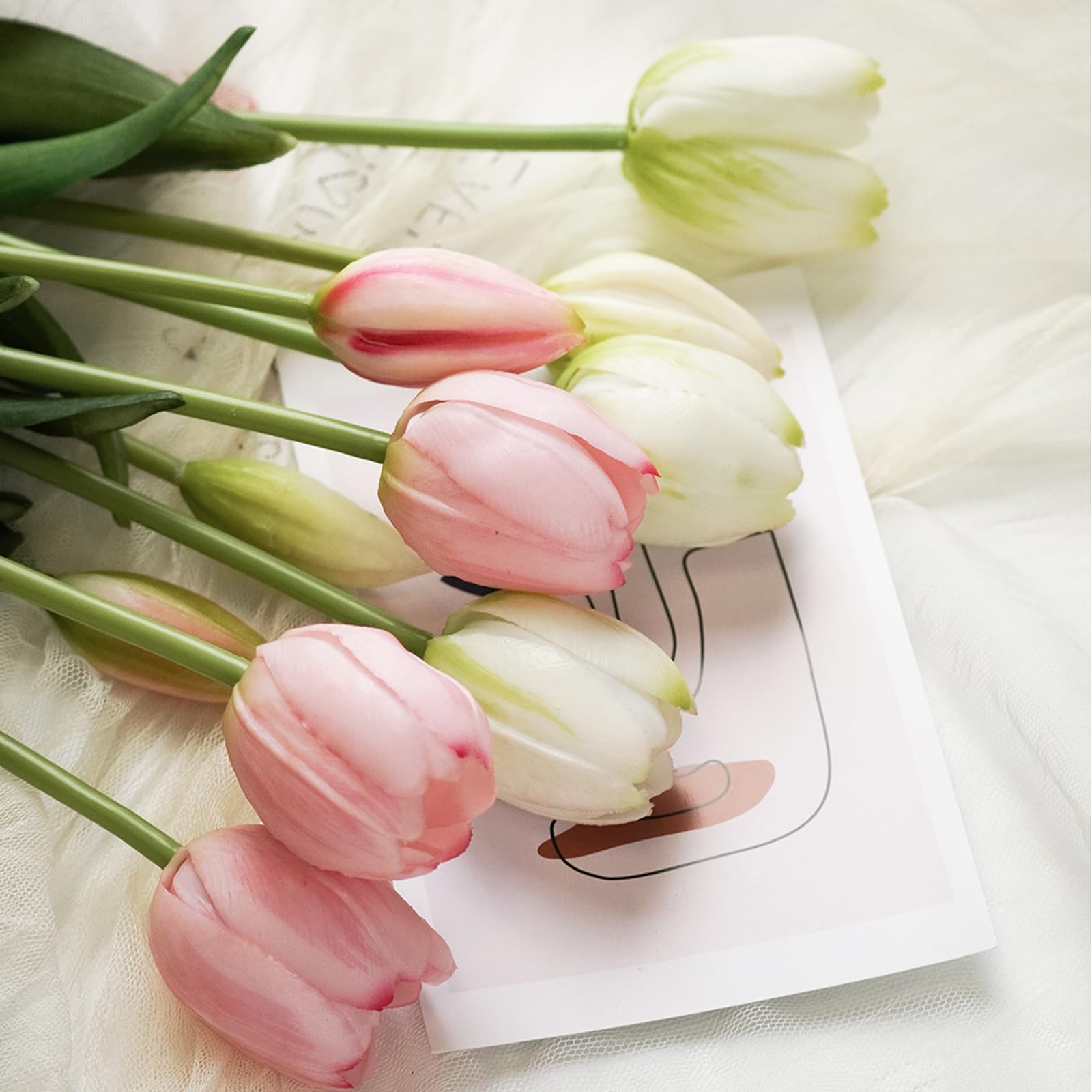 Kainonnan dining-table and wedding decor tulips for seasonal display.