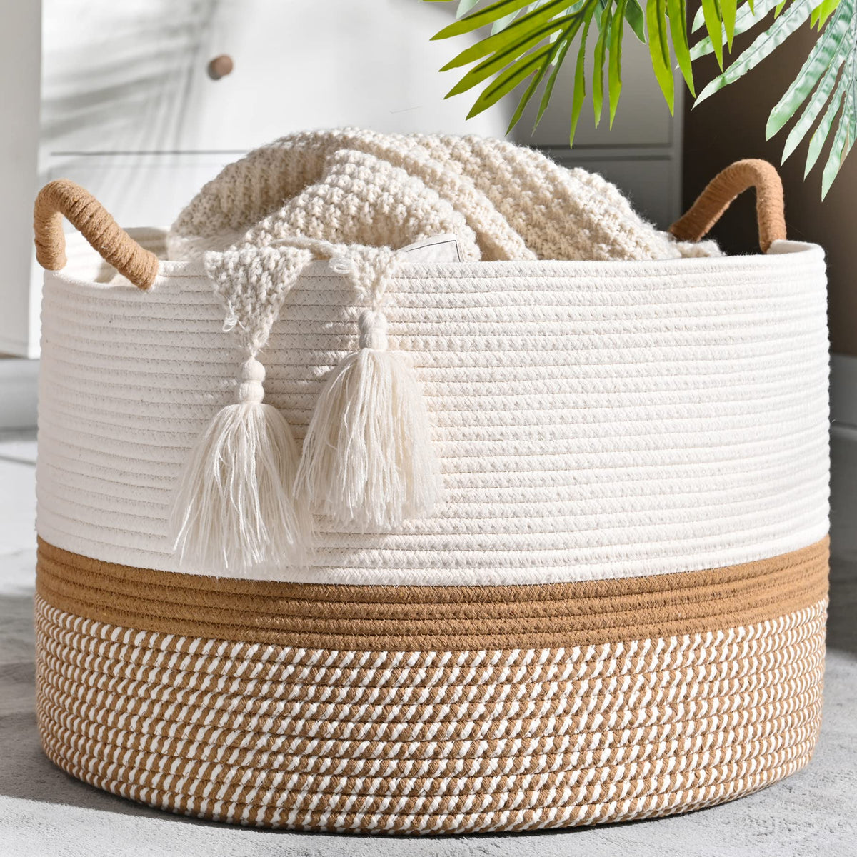 KAKAMAY large blanket basket in white and brown for neat blanket storage