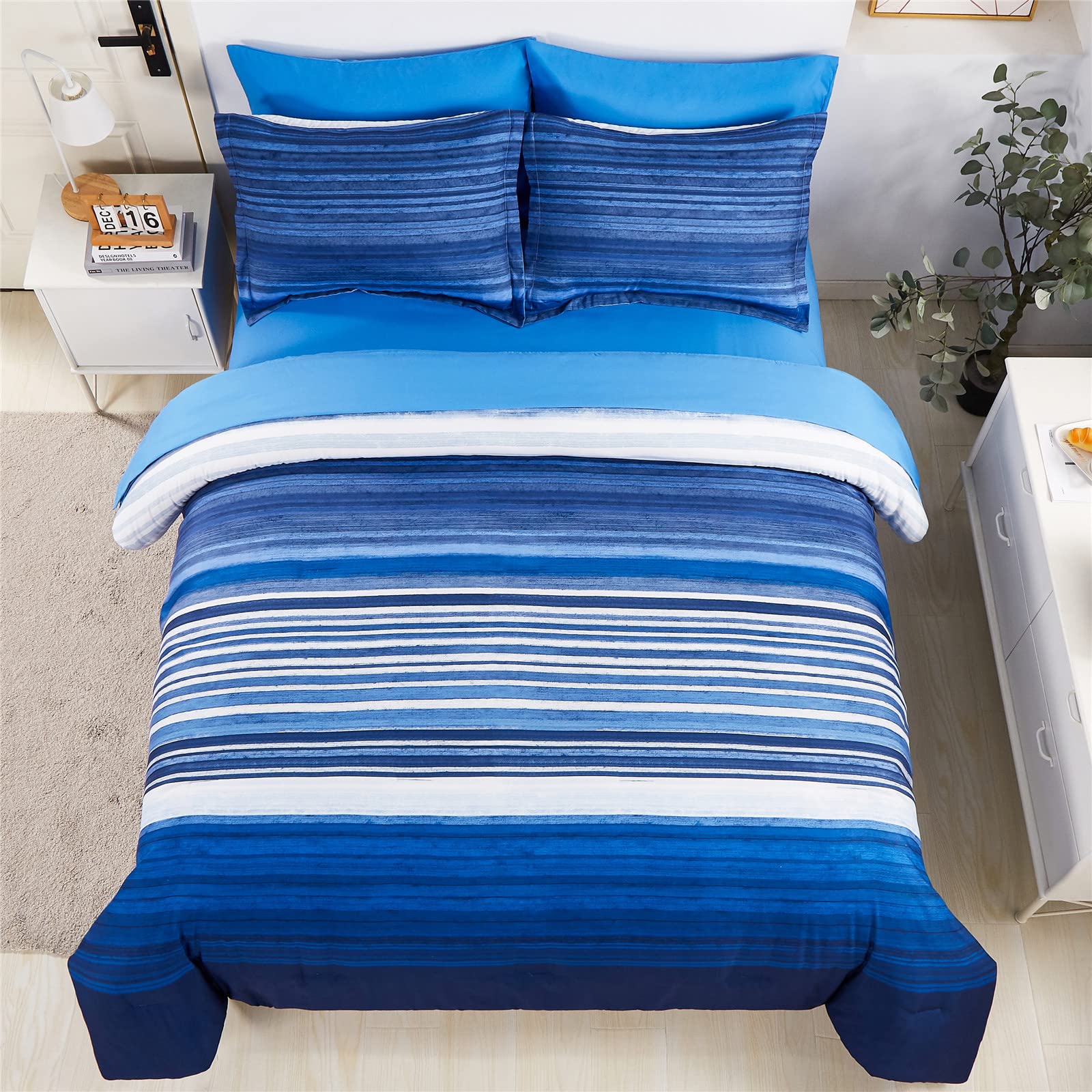 KAKIJUMN stripe fitted sheet close-up highlighting soft microfiber weave.