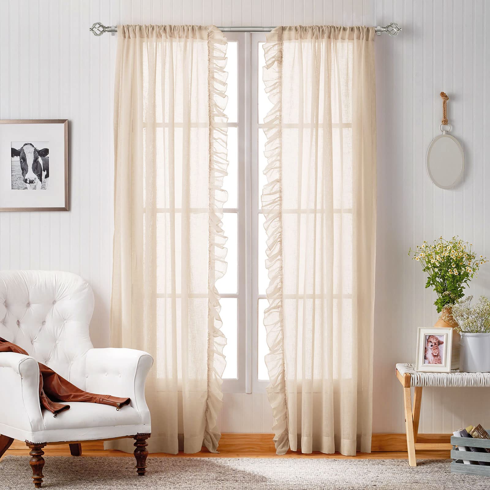 KAMANINA curtain rod after installation with a clean, modern finish.