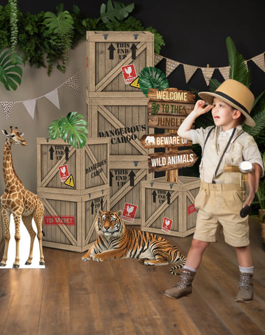 KARAQY safari entrance decor creates instant theme continuity for guests.
