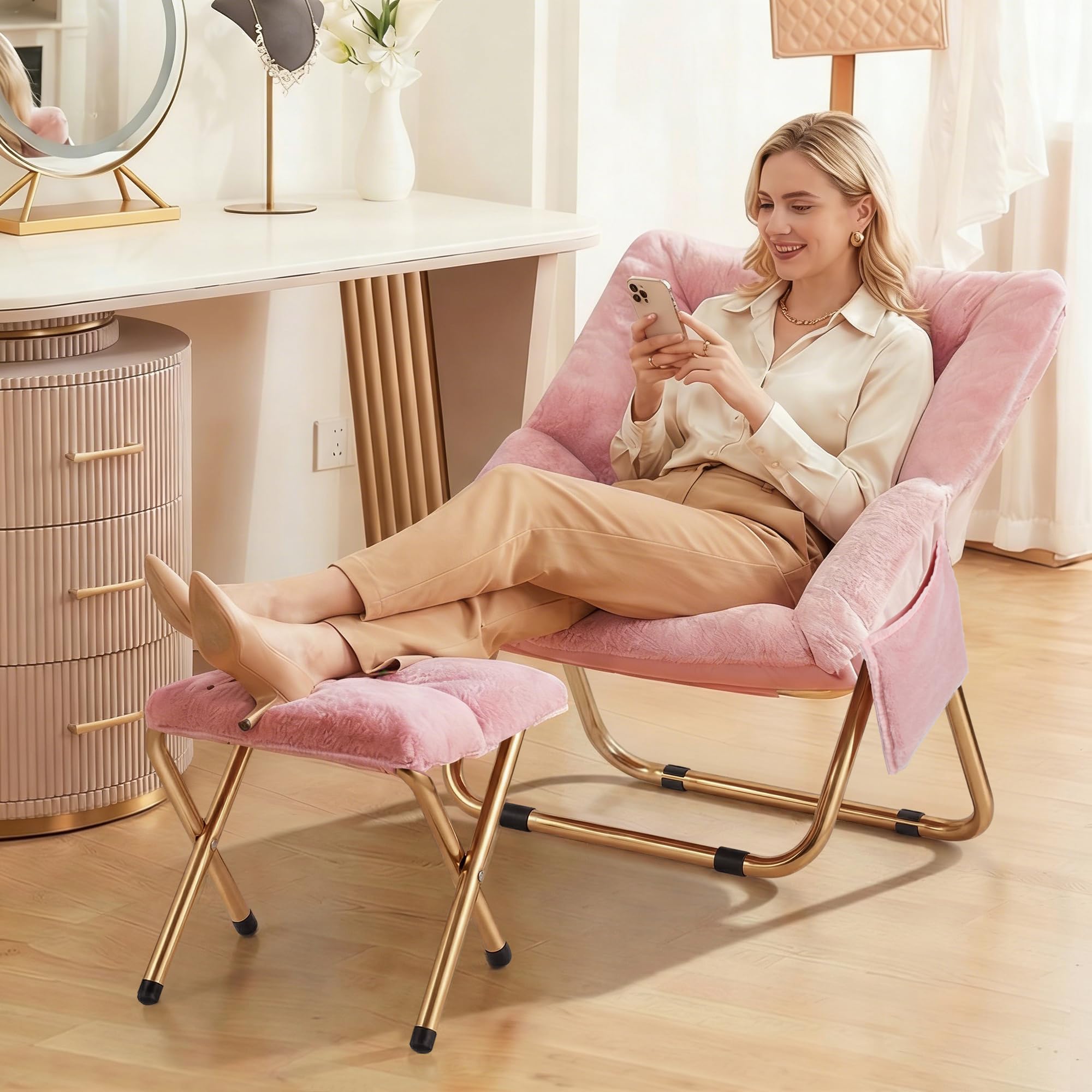 Kasunpul Comfy Saucer Chair oversized seating for teens and adults.