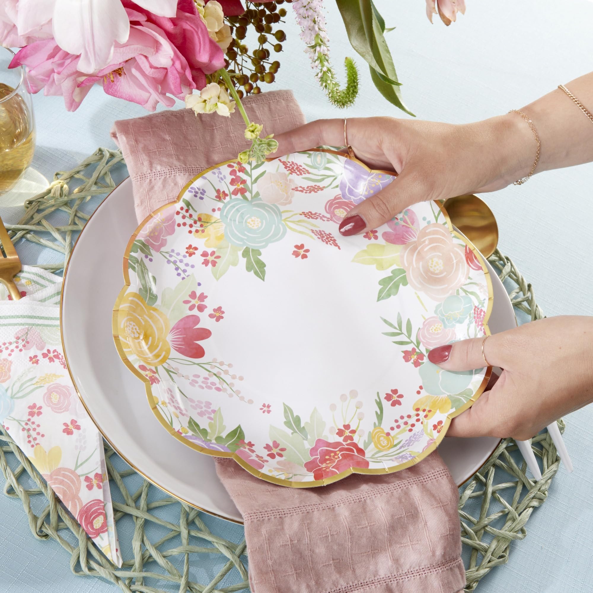 Kate Aspen Garden Blooms 9-inch plate with blue motif ideal for desserts.