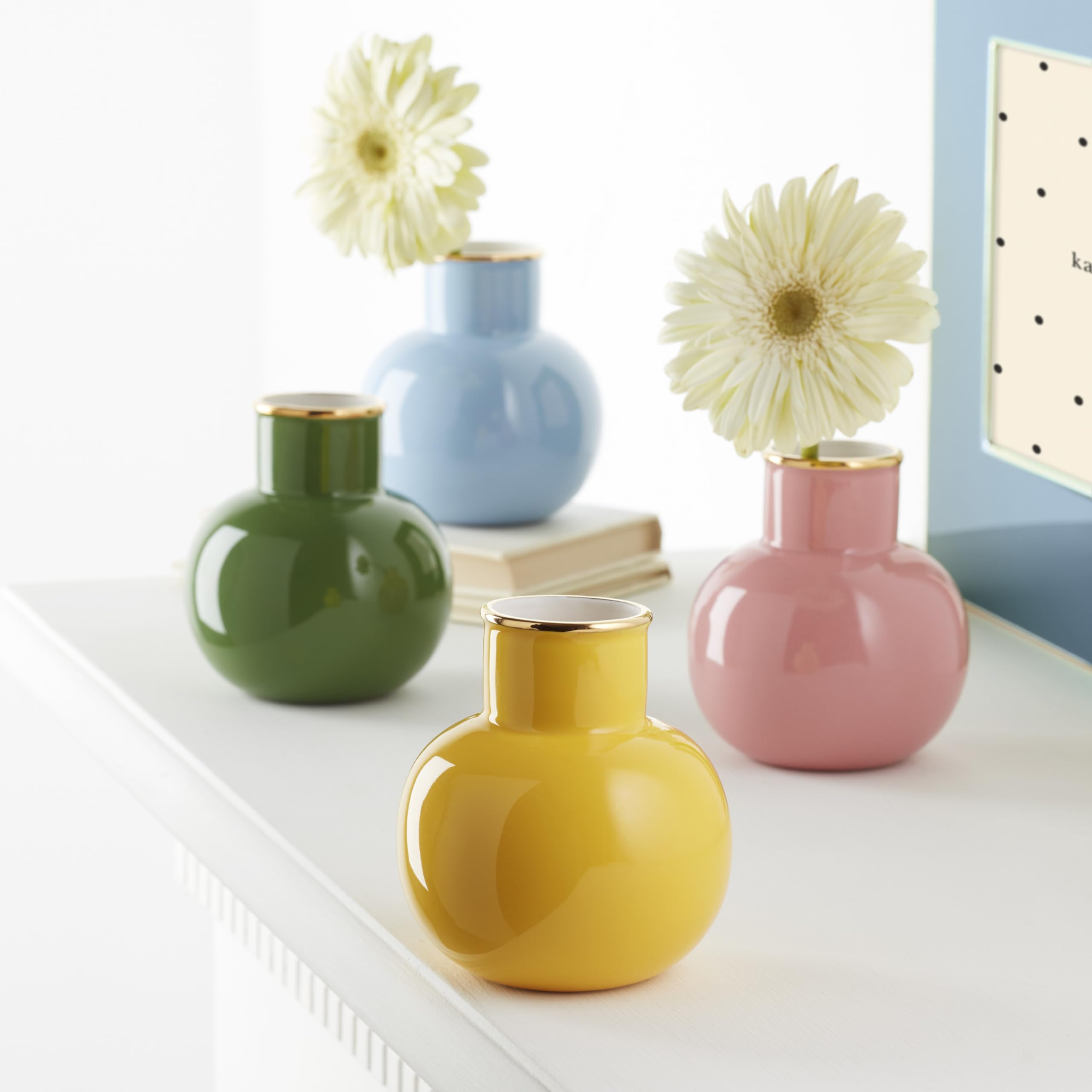 kate spade new york Make It Pop small vase top view highlights smooth glaze and compact size.
