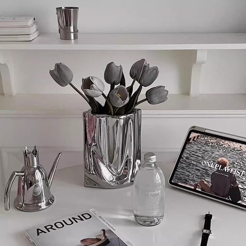 Katoonx versatile vase makes a thoughtful gift for weddings or celebrations.
