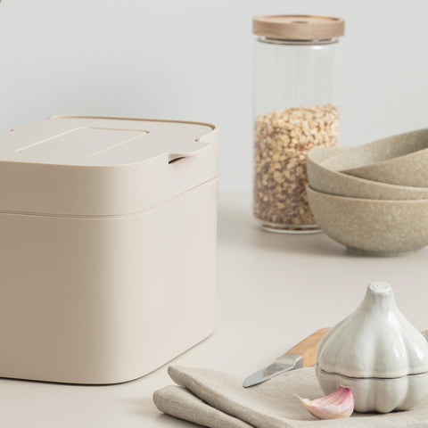 Dishwasher safe body of Kazai Elin compost bin for easy cleaning