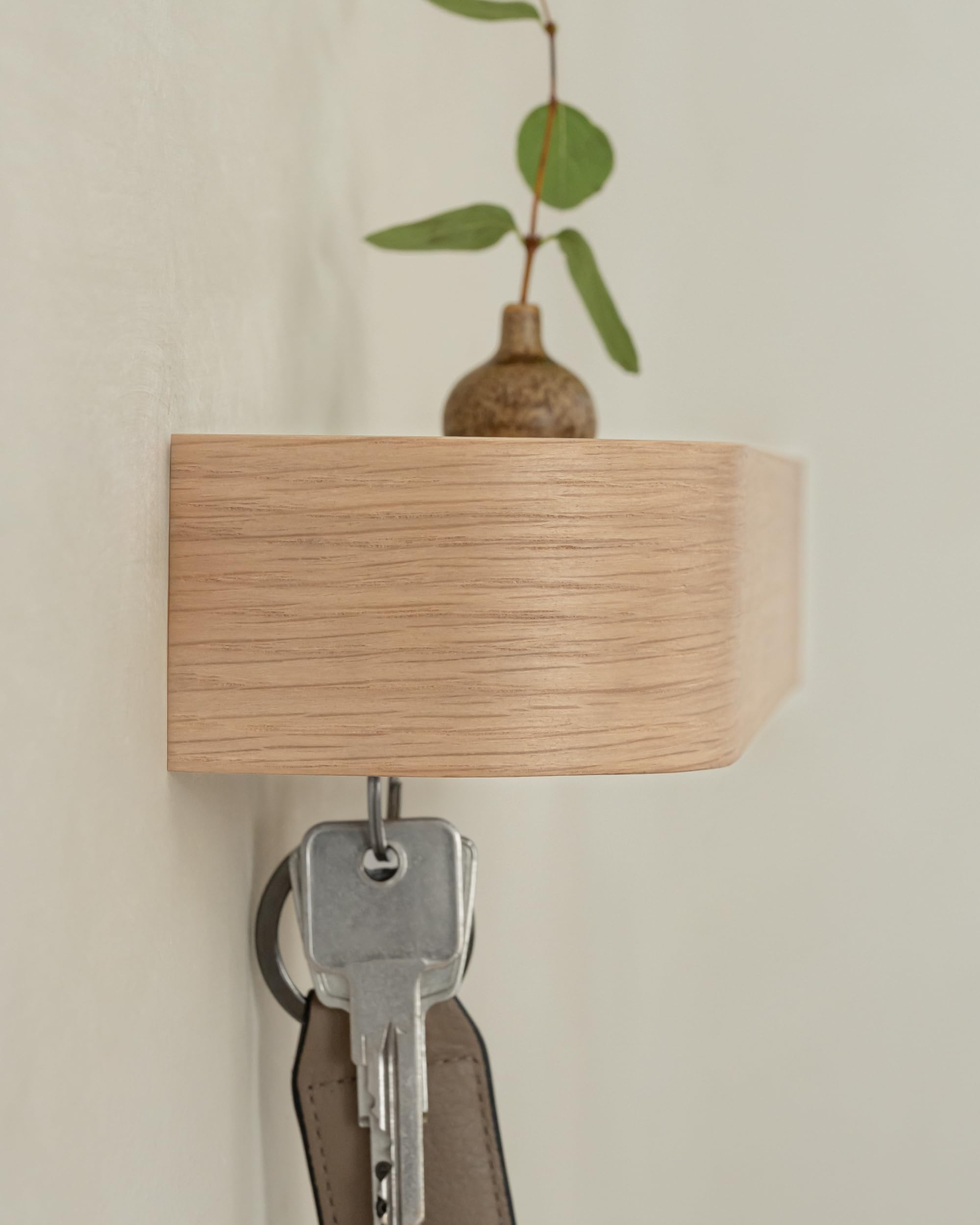 Kazai Toke entryway daily use scene shows practical storage