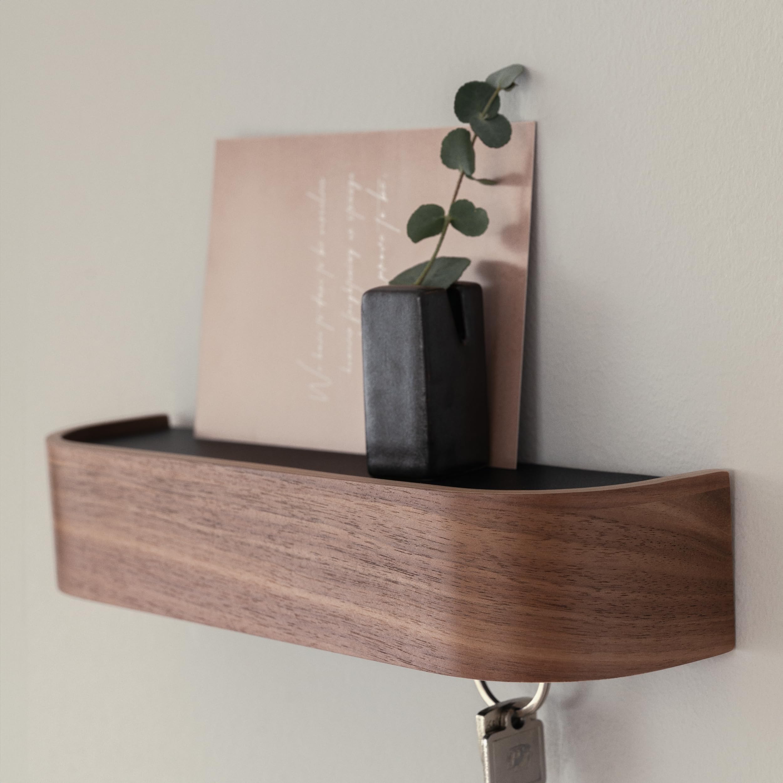 Kazai Toke six discreet key hooks for easy daily access.