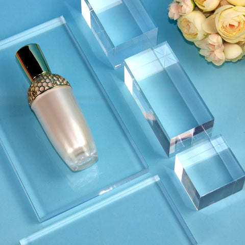 KCGANI 6 cm height acrylic cube showcases jewelry with clear visibility.