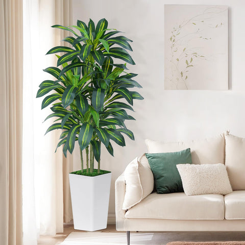 Keeplush dust-resistant leaves that wipe clean quickly for easy maintenance.