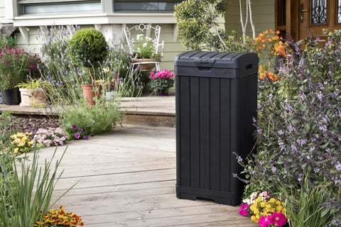 Keter Baltimore uses 30-39 gallon bags for simple setup.