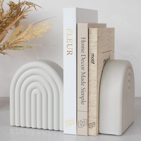 KIBAGA concrete bookend with heavy-duty design keeps large volumes upright and secure.