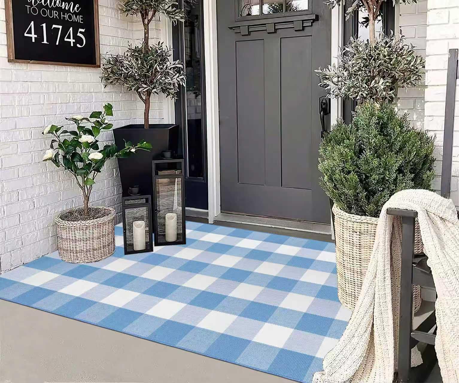 KIhipIoe buffalo plaid rug washable design; machine-washable for easy upkeep.
