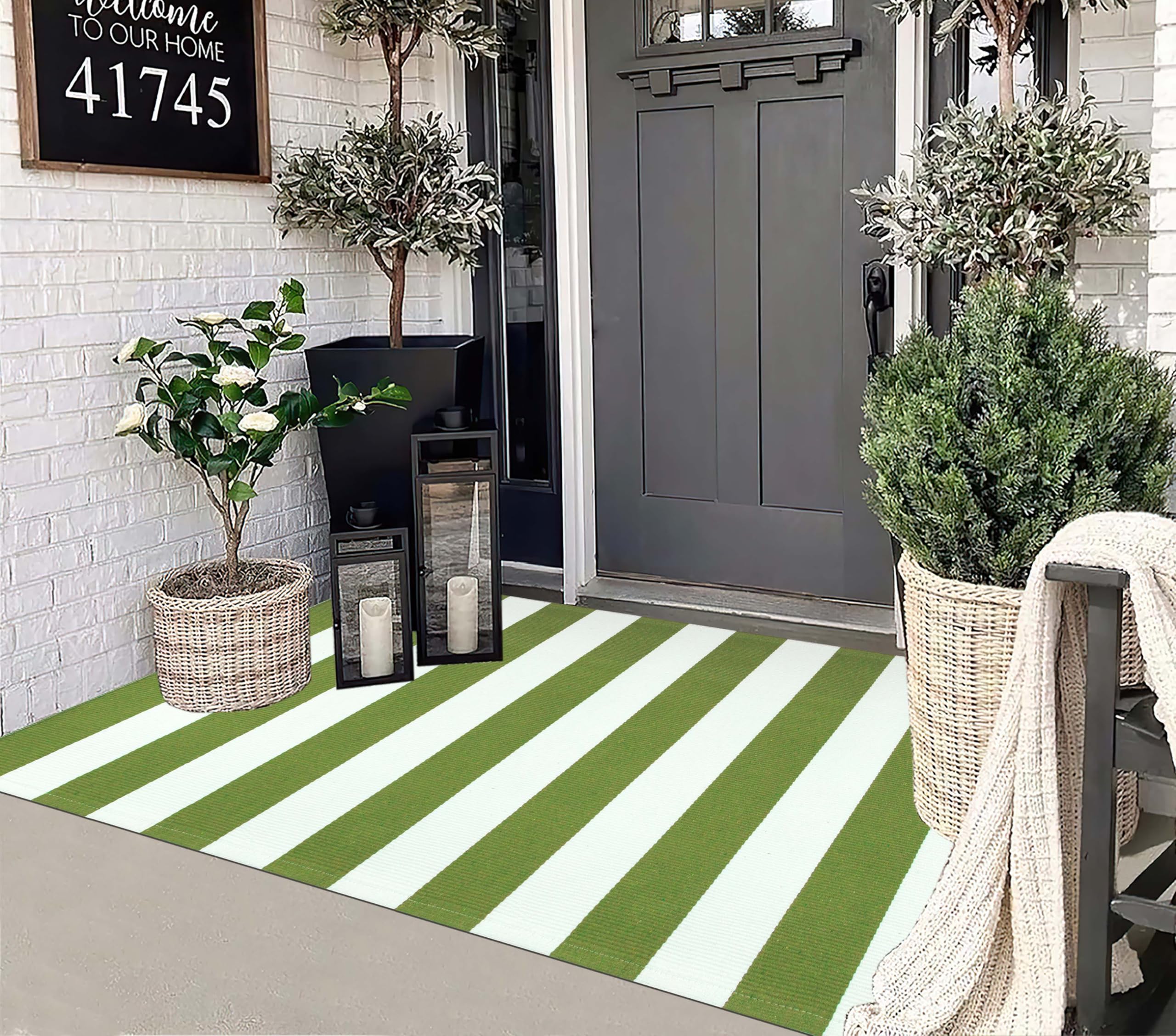 KIhipIoe front-door decor rug, versatile seasonal styling options.