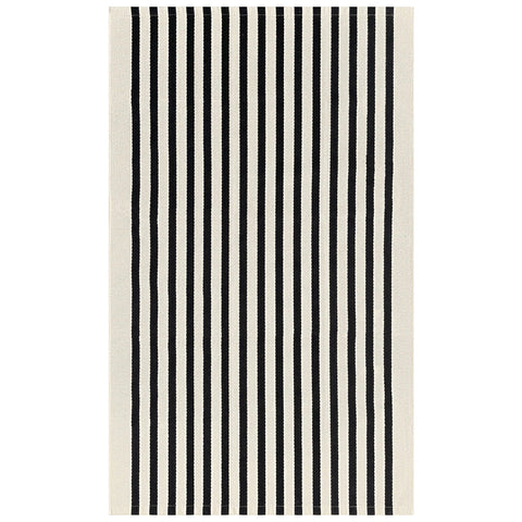 KILOCOCO patio rug 3x5 enhances outdoor spaces with soft comfort and color retention.