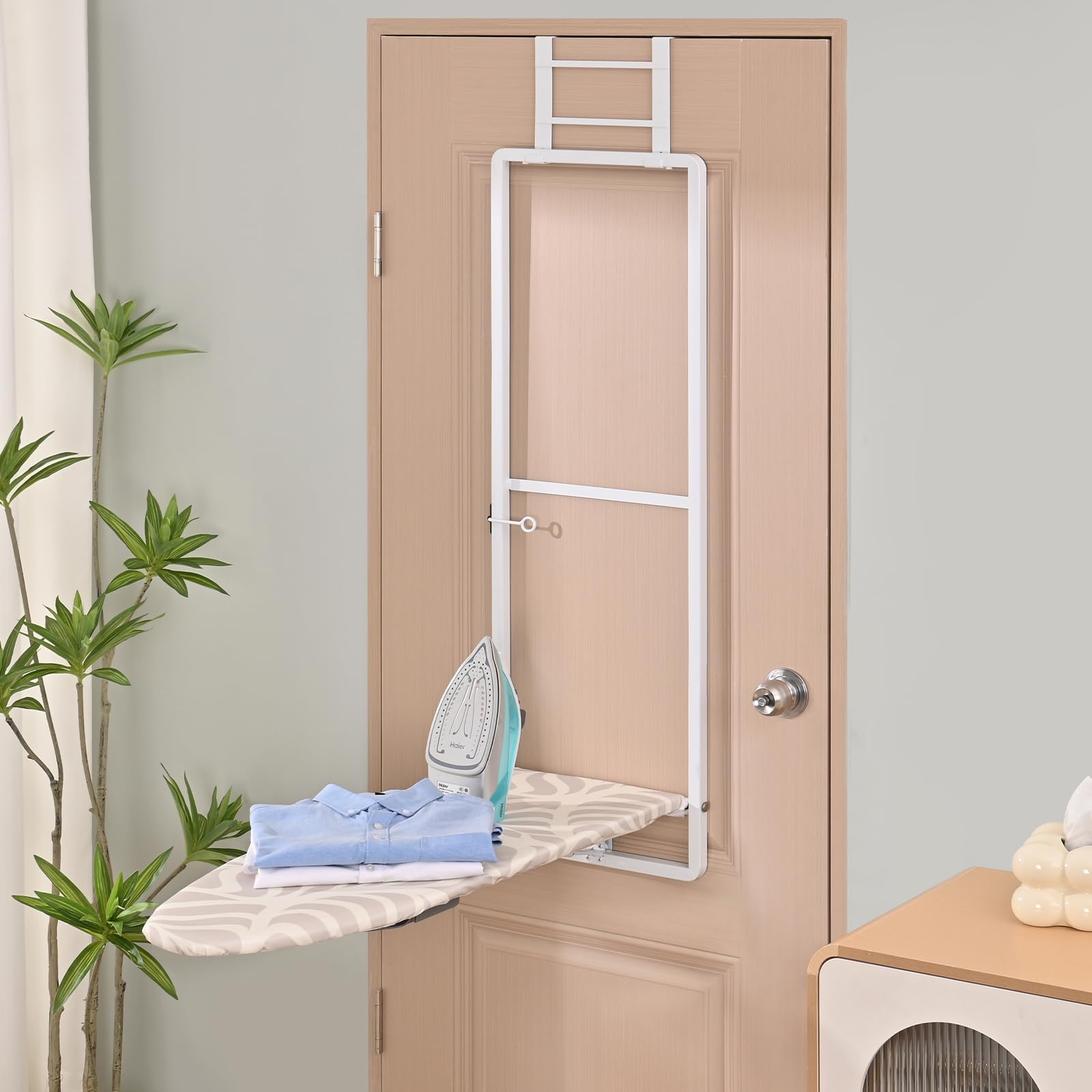 Kingboard removable heat-resistant cover ensures durability during high-heat ironing sessions.