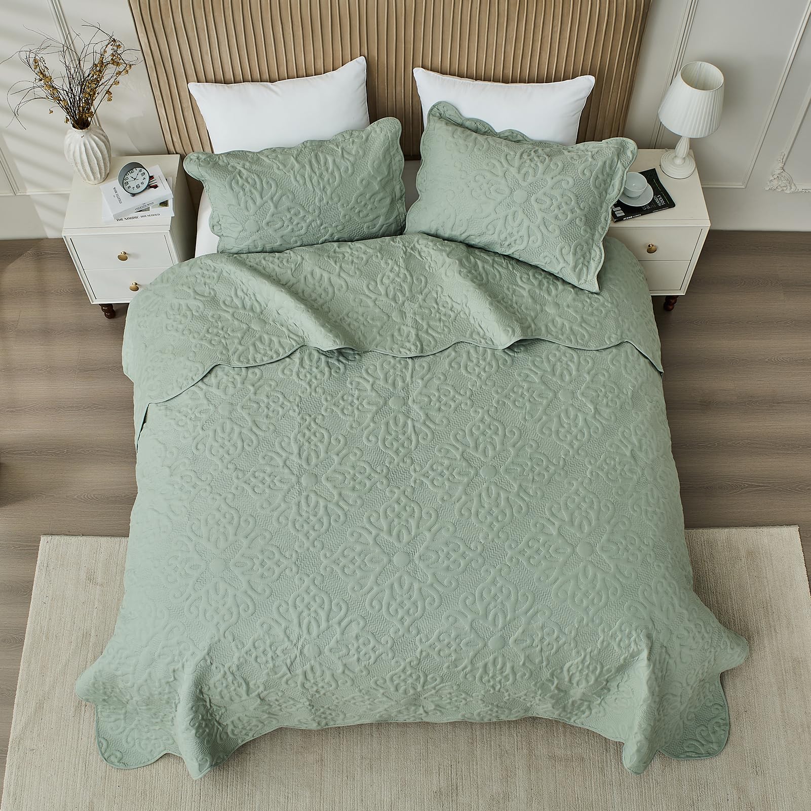 Kingnex all-season lightweight quilt on bed signals year-round comfort and easy layering.