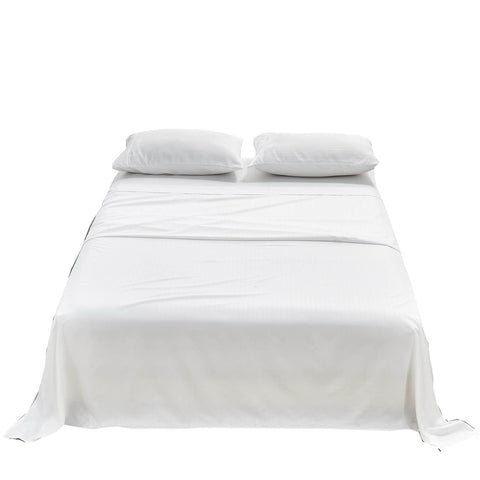 Kingnex flat sheet covers queen bed neatly (90x102).