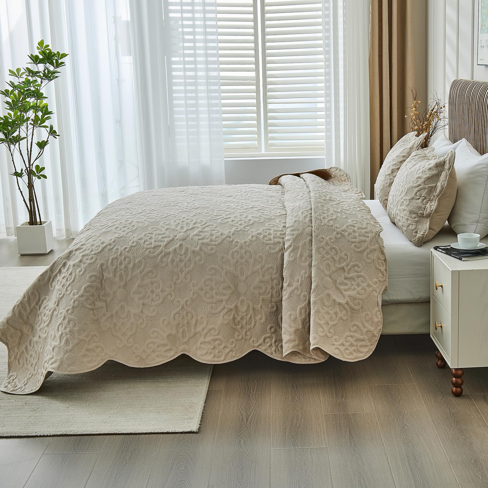 Ultrasonic quilted finish keeps the surface smooth and durable.
