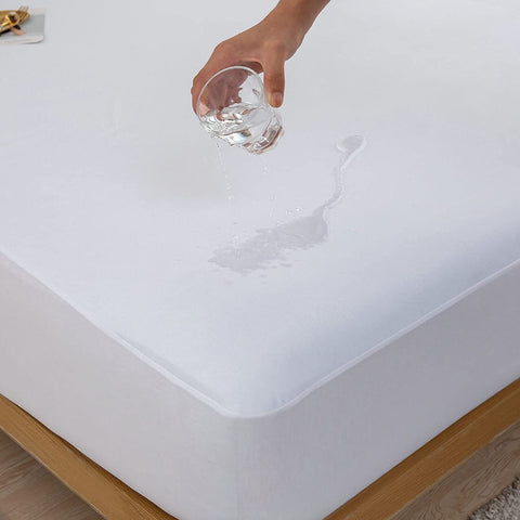 Kingnex waterproof rv short queen mattress protector protects a 60 x 75 camper bed from spills.