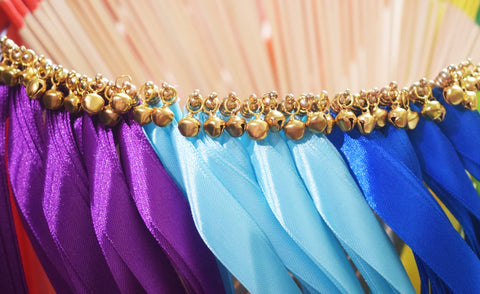 Kingsnow ribbon wands serve as eye-catching send-off photo props.