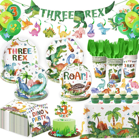 Kinovo 3-Rex kit table setting with plates and tablecloth for 24 guests.