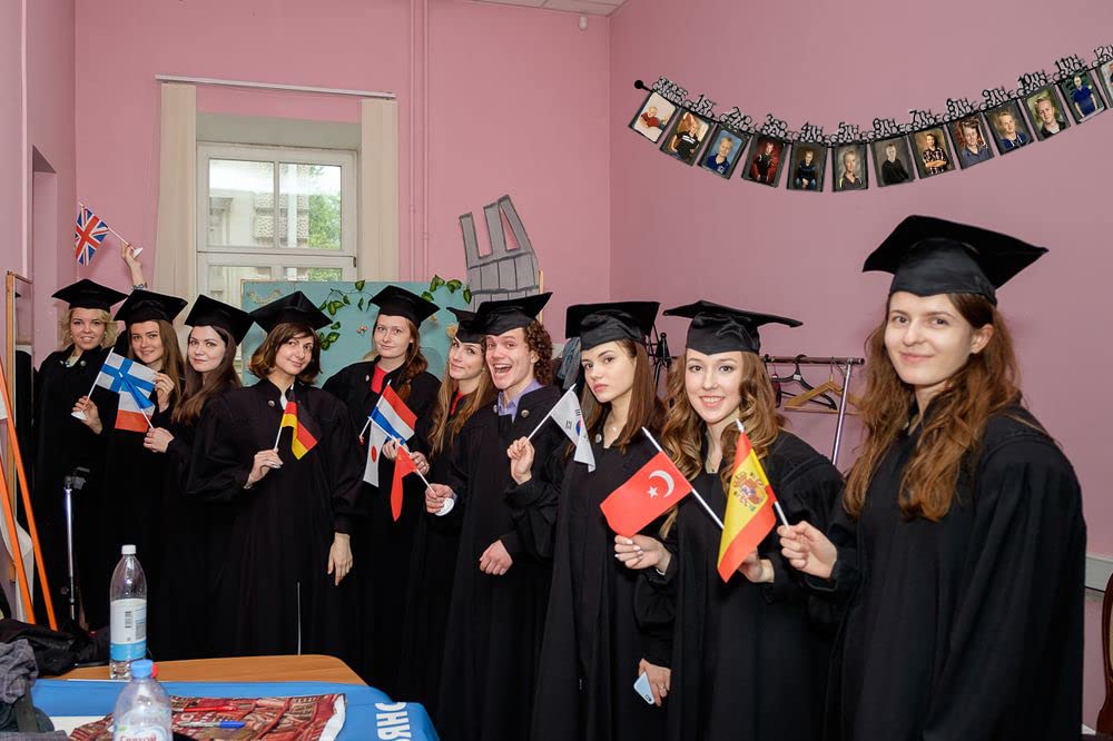 Kinylakor Graduation Banner indoor outdoor display keeps memories visible anywhere.