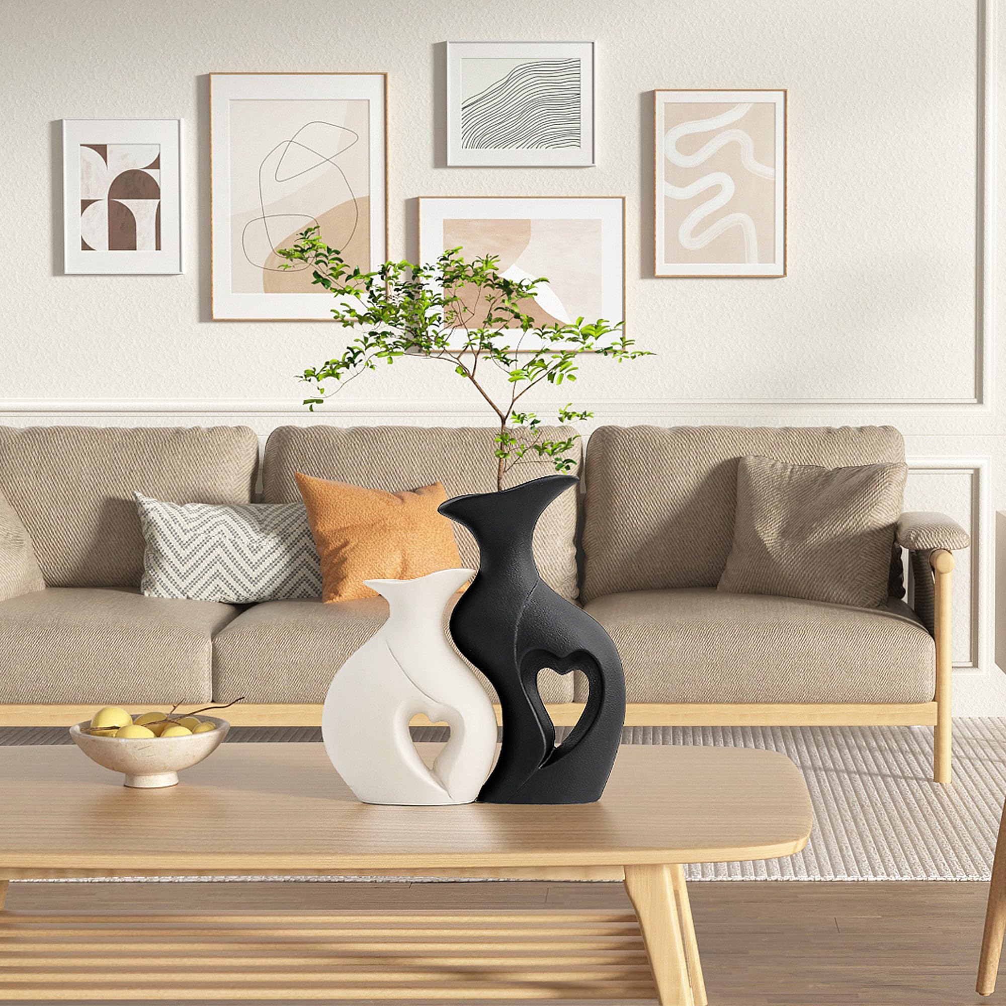 KKgoubz heart-shaped hollow vase showcases modern display.