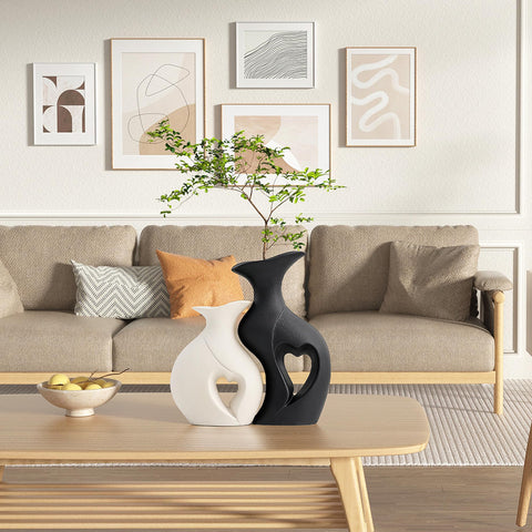 KKgoubz heart-shaped hollow vase showcases modern display.