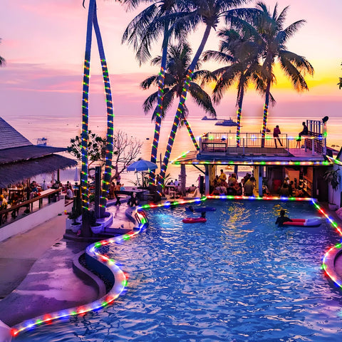 KNONEW IP65 waterproof rope light withstands rain for outdoor decor.