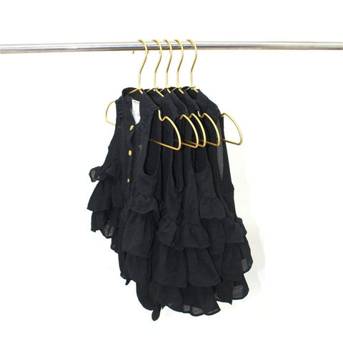 Koobay burr free hook protects tiny outfits from snags.