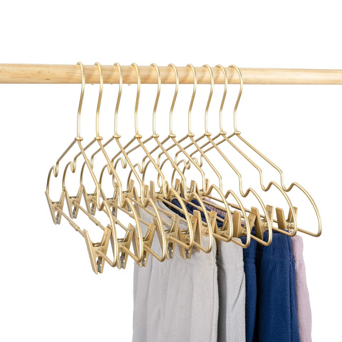 Koobay contoured shoulder hanger maintains garment shape during use.