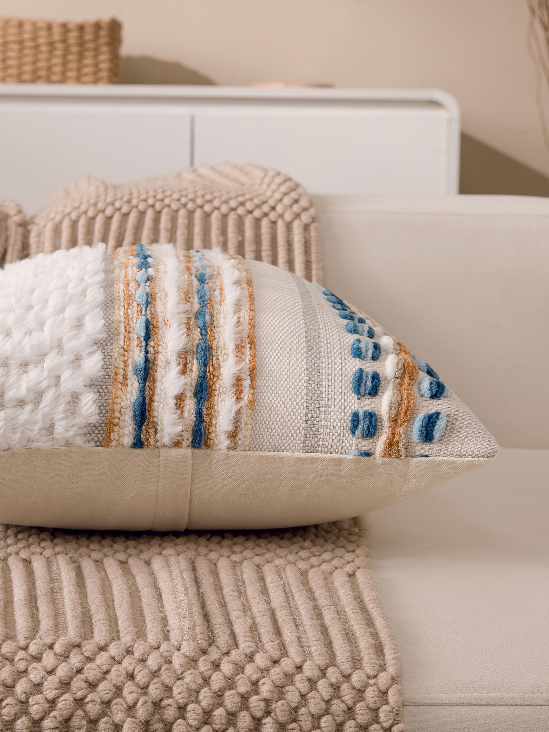 KOOLIFE invisible zipper pillow cover for a seamless, clean look on any couch.