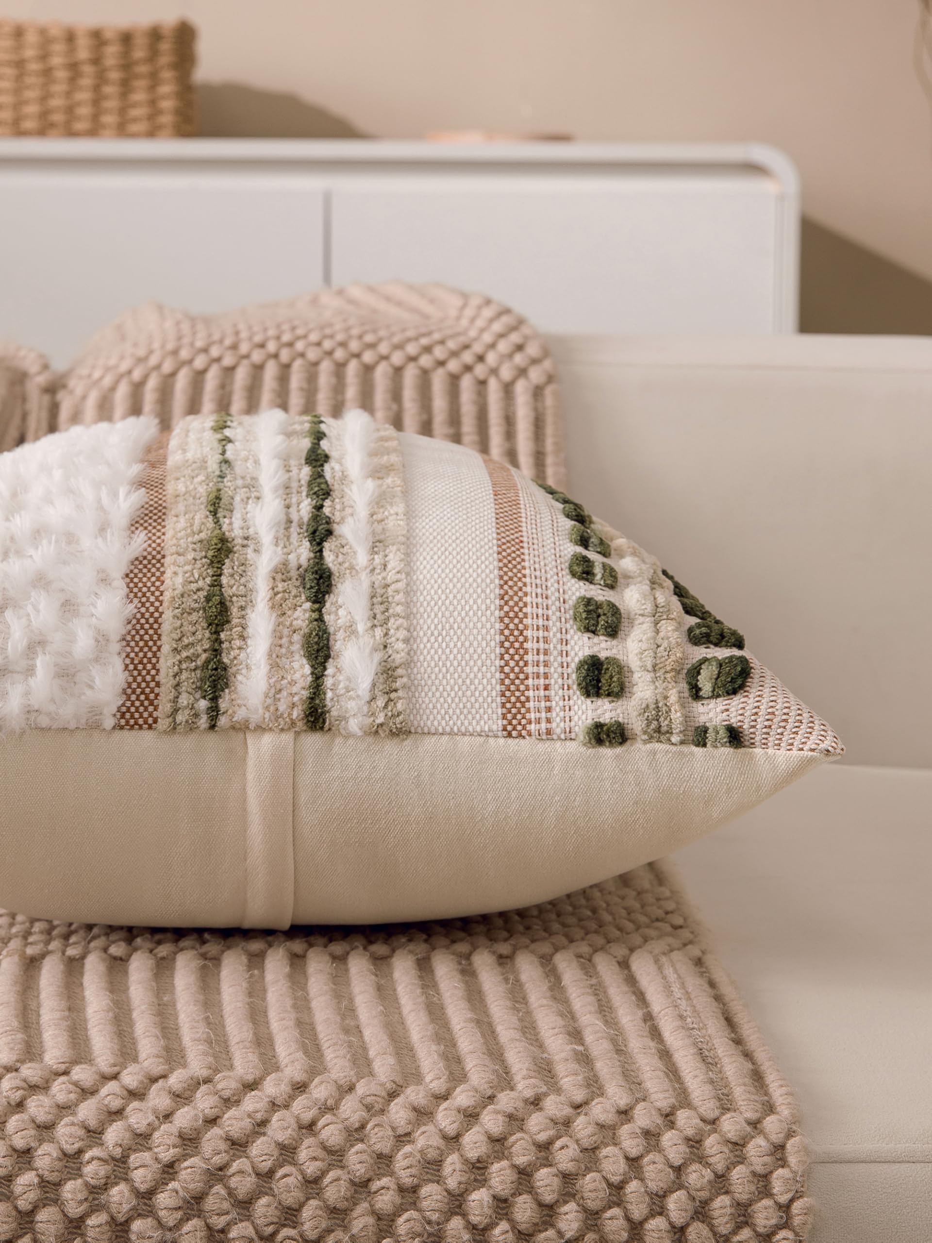 KOOLIFE invisible zipper pillow cover delivers seamless look and easy insertion