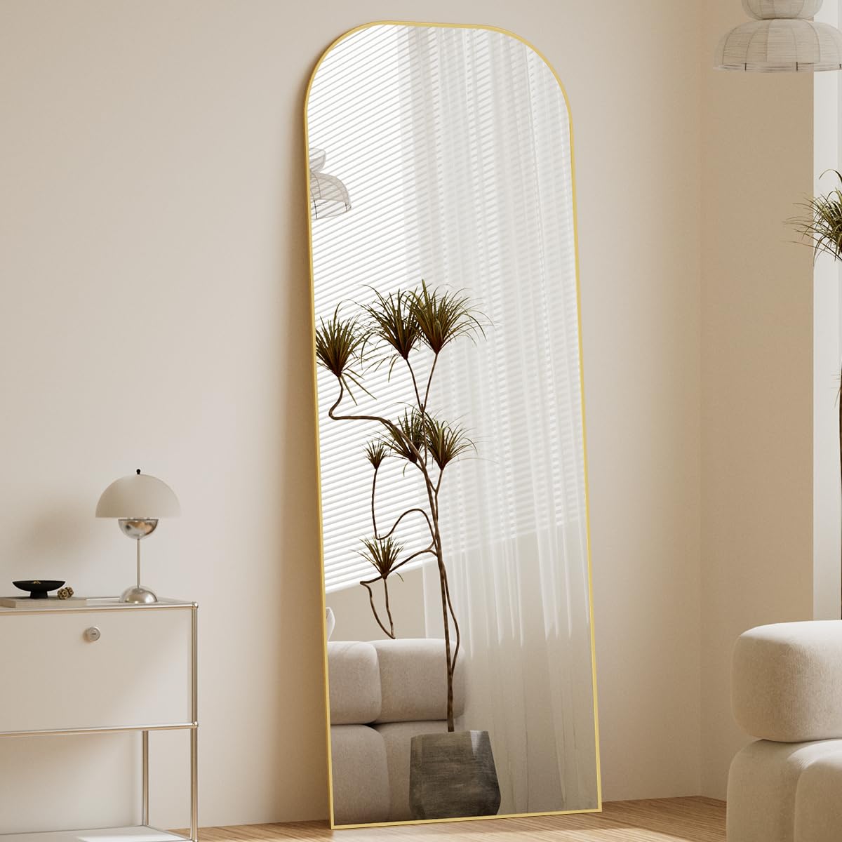 Koonmi mirror back features explosion-proof protection for added safety.