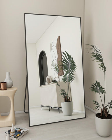 Koonmi leaning mirror provides easy bedroom placement and wide-angle reflections.