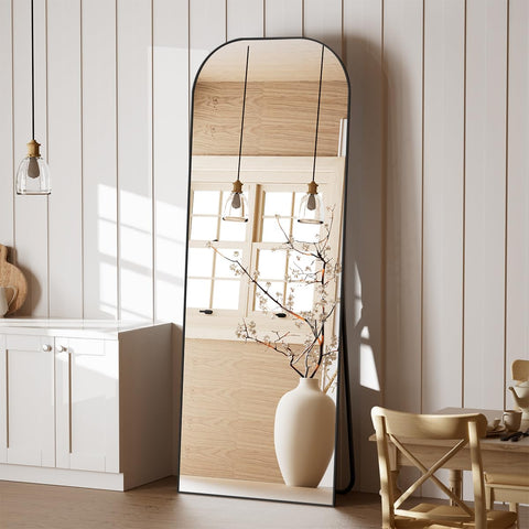 Koonmi full-length mirror with stand provides a full-body view for easy dressing.